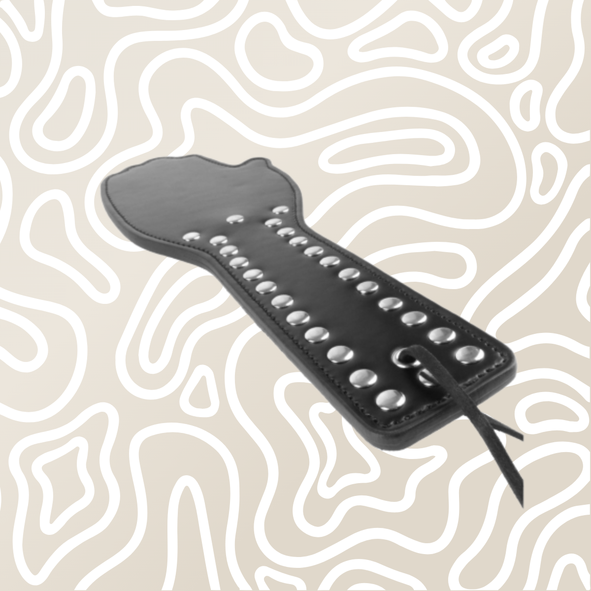 Azotador BDSM Pipedream Cuero Sintético Con Tachuelas - Image 4